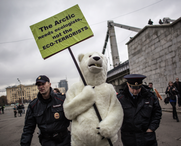   :     Greenpeace  WWF 