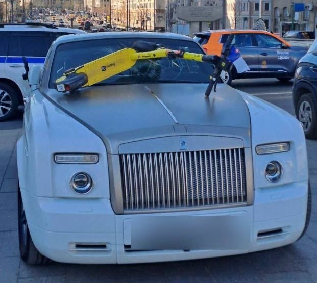   :       Rolls-Royce