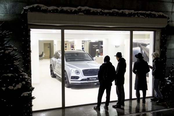    !:   Bentley  Rolls-Royce  