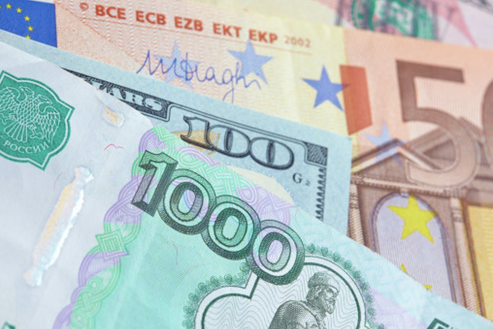 Евро пробил отметку 82 рублей