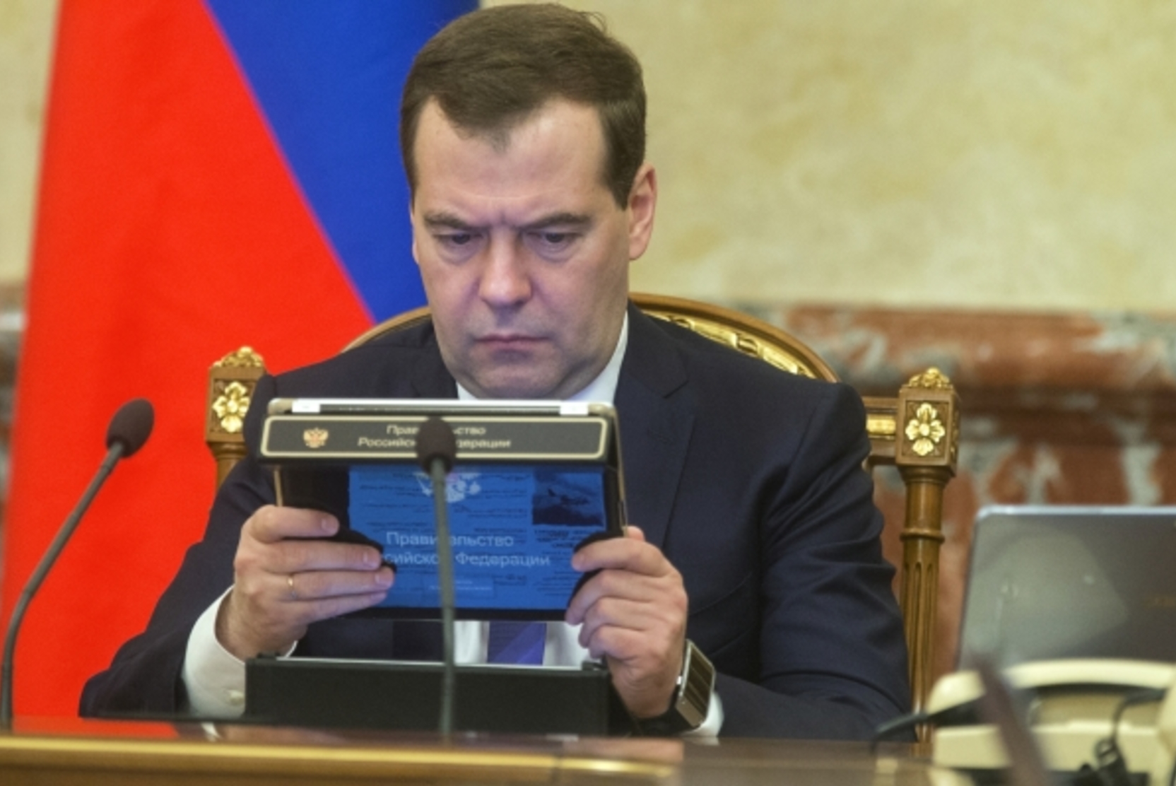 Причиной взлома страницы Медведева в ВКонтакте назвали человеческий фактор