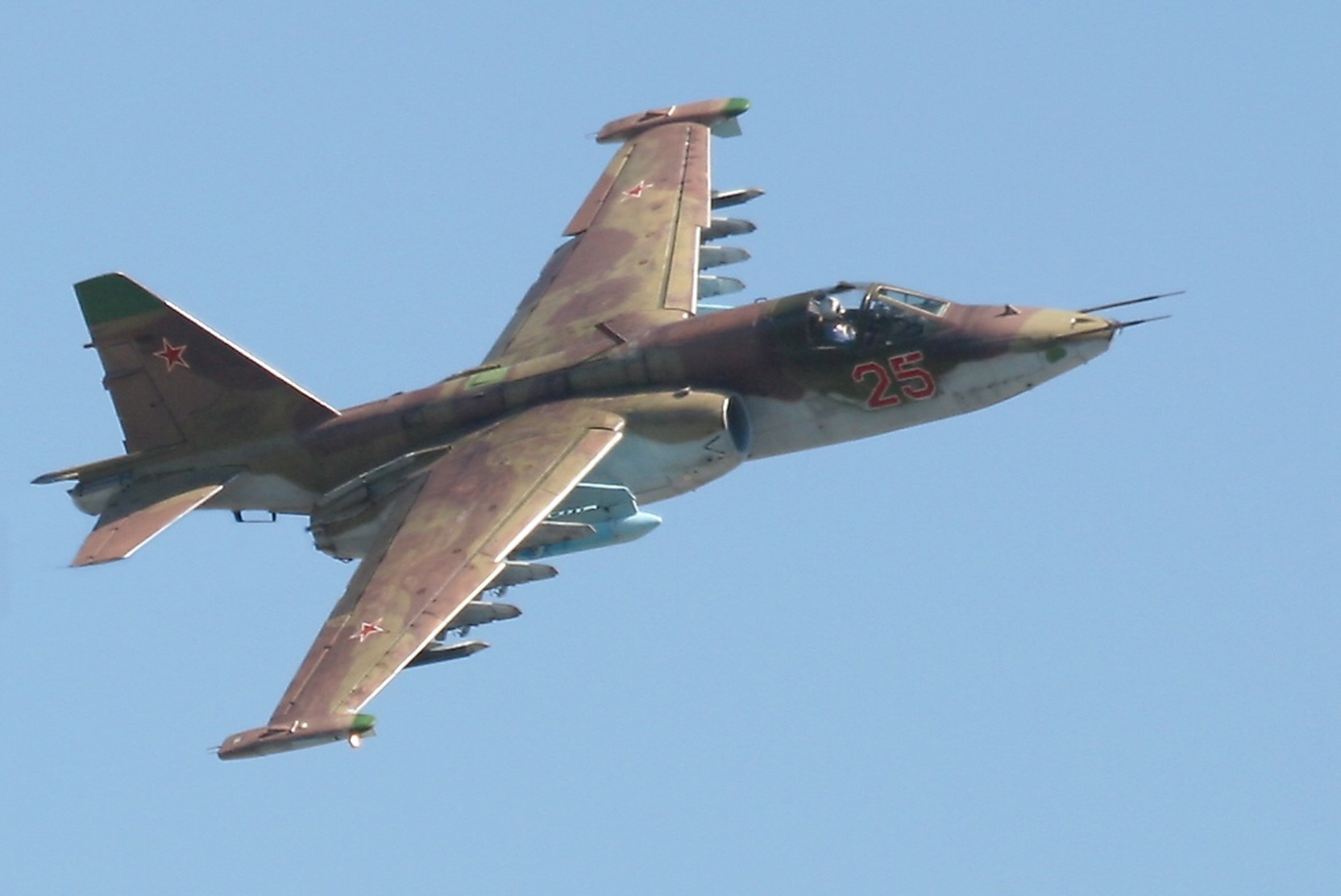 Почему су 25. Штурмовик Су-25 Грач. Самолёт-Штурмовик Су-25. Грач самолет Су 25. Су-25 ВВС Азербайджана.