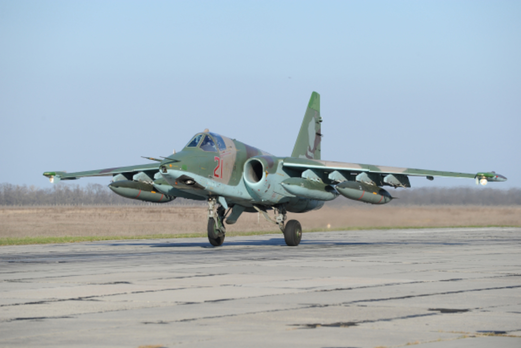 Минобороны РФ опубликовало видео ударов Су-25 по замаскированным позициям ВСУ