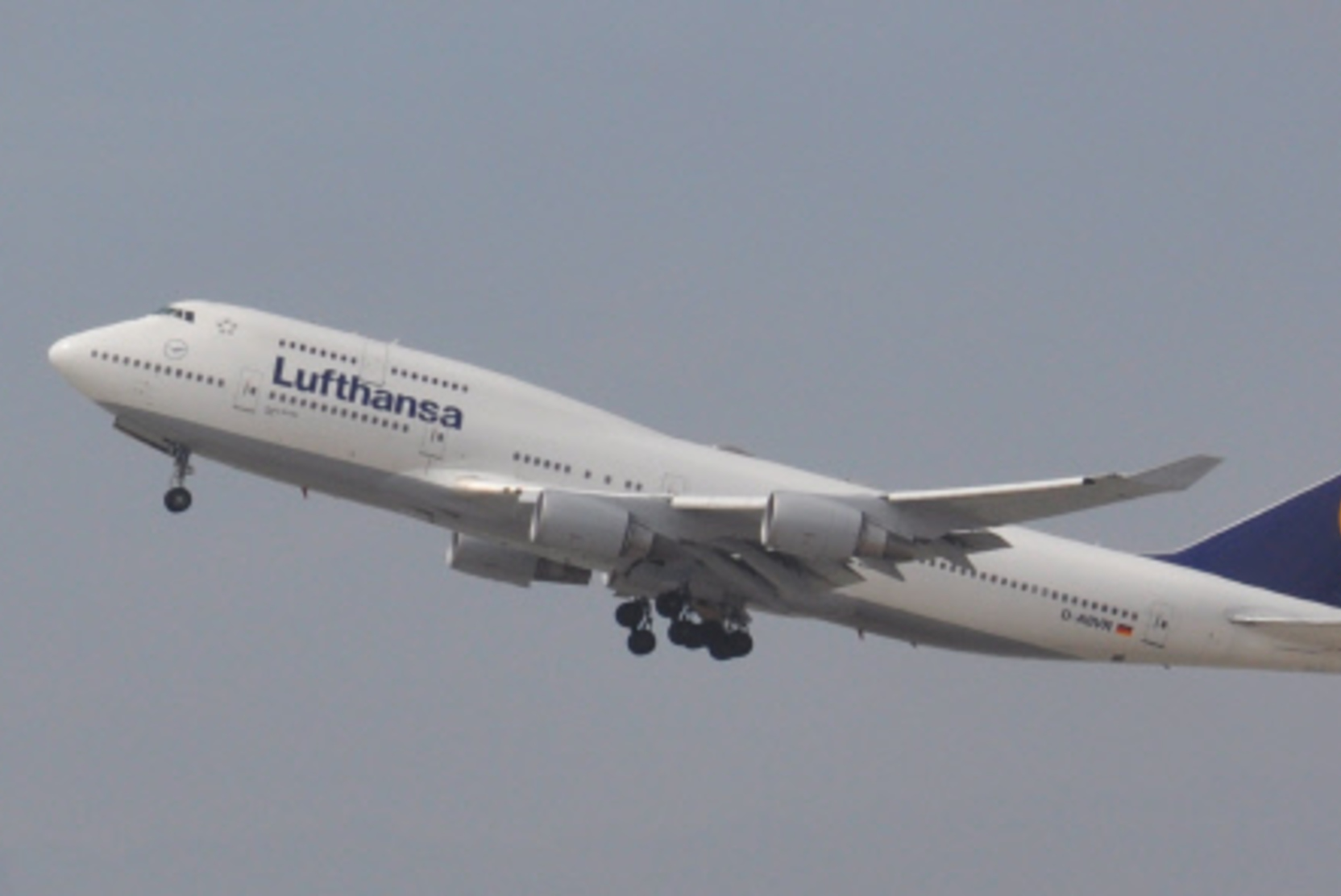 СМИ: сбой в работе IТ-системы авиакомпании Lufthansa привел к массовым задержкам рейсов