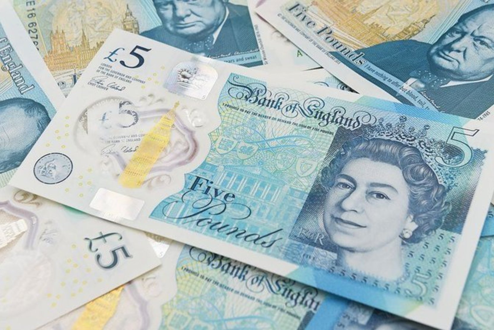 Банк Англии: банкноты с изображением Ее Величества останутся законным платежным средством
