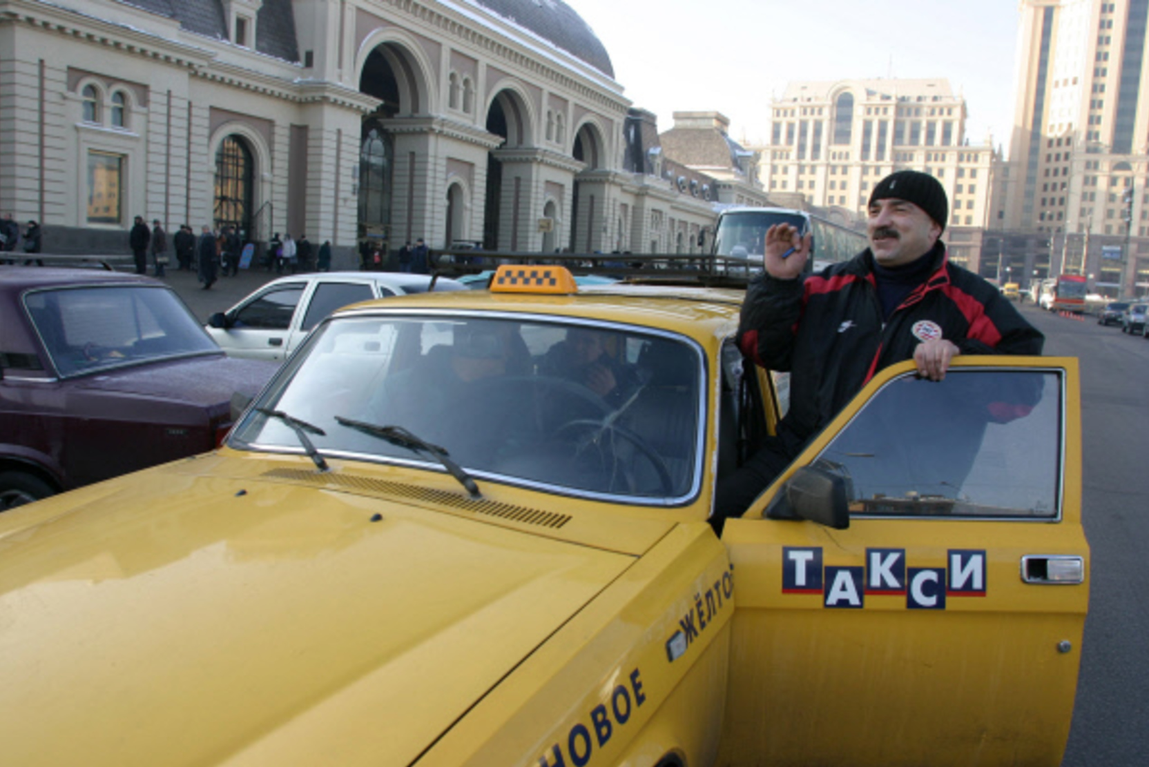 «Коллапсом не пахнет»: В профсоюзе таксистов опровергли слухи о взлете цен в Москве