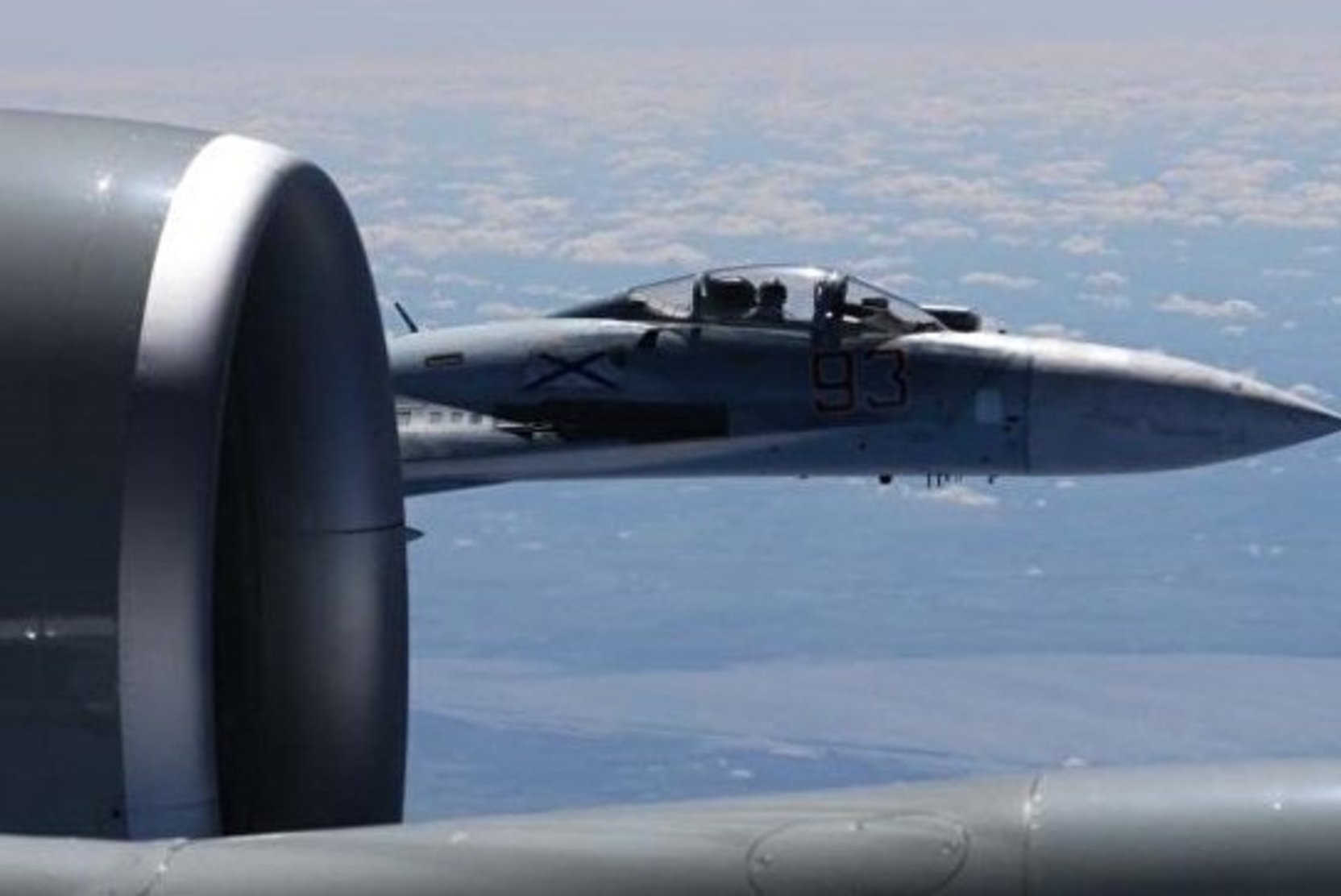 Российский истребитель Су-27 сопроводил самолеты стран НАТО над Балтикой