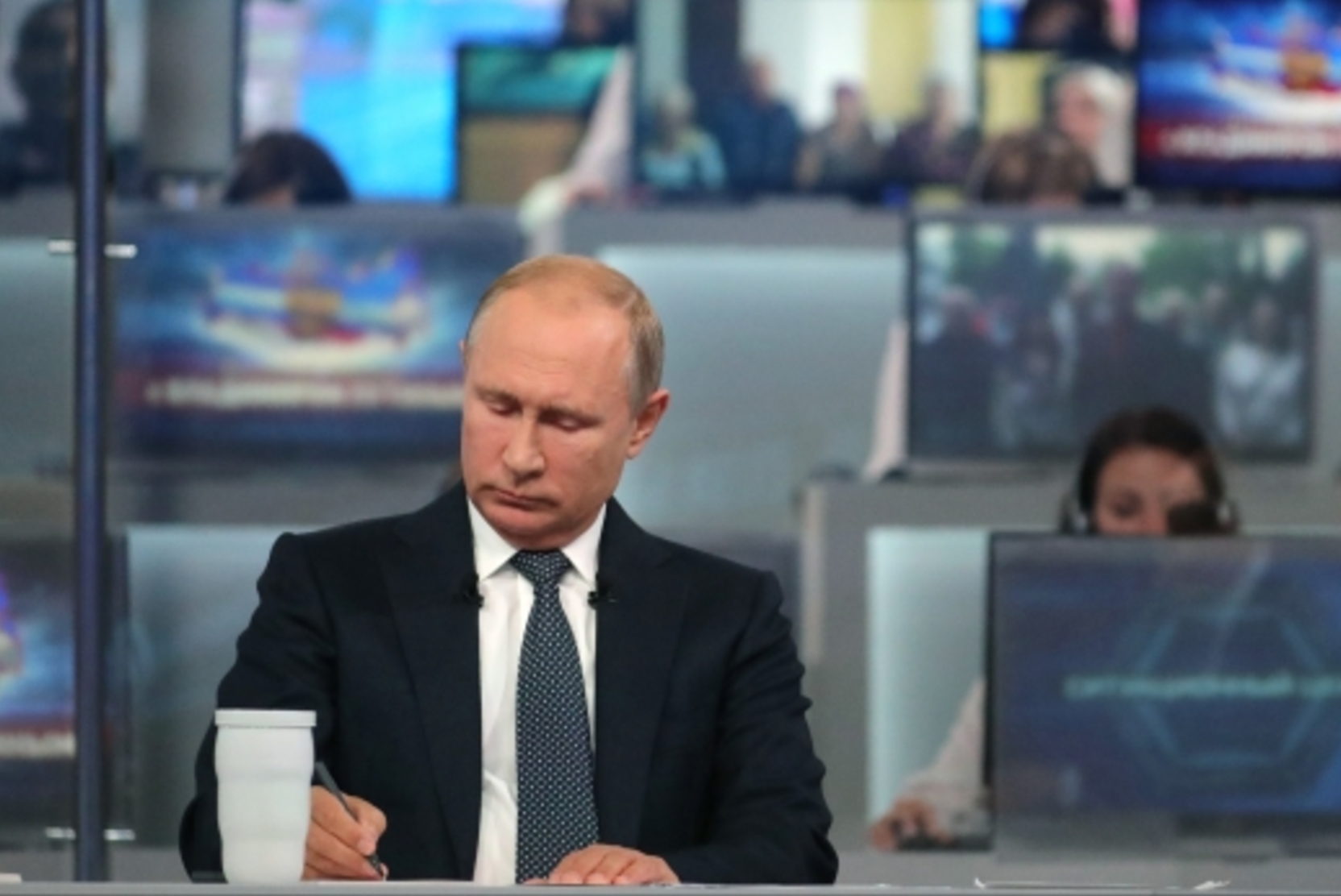 Call-центры начали прием вопросов перед прямой линией с Путиным