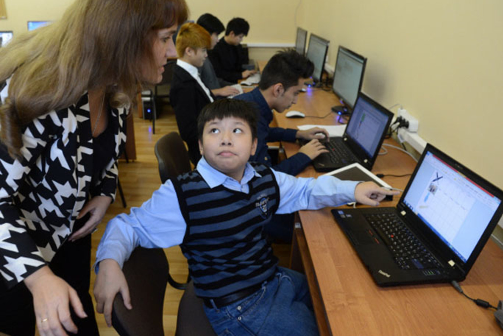 Минцифры заявило, что все российские школы подключены к скоростному интернету