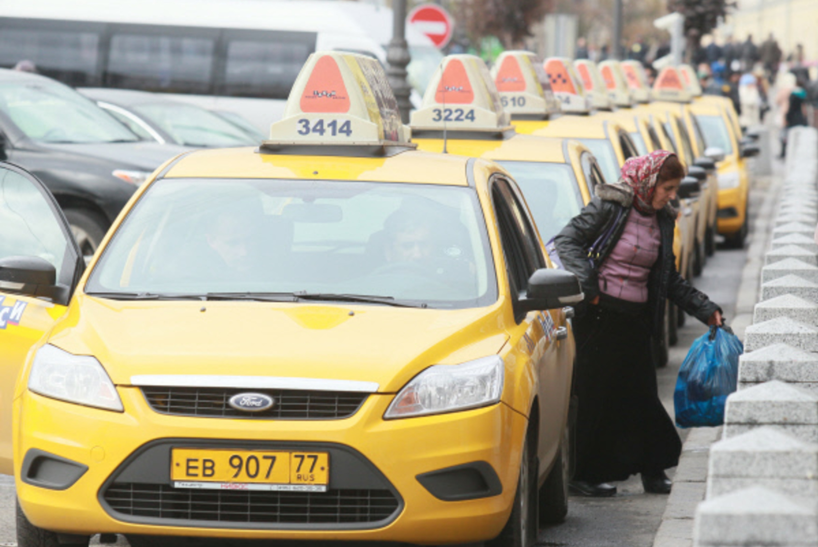 Регионам предложено самостоятельно выбрать цвет такси