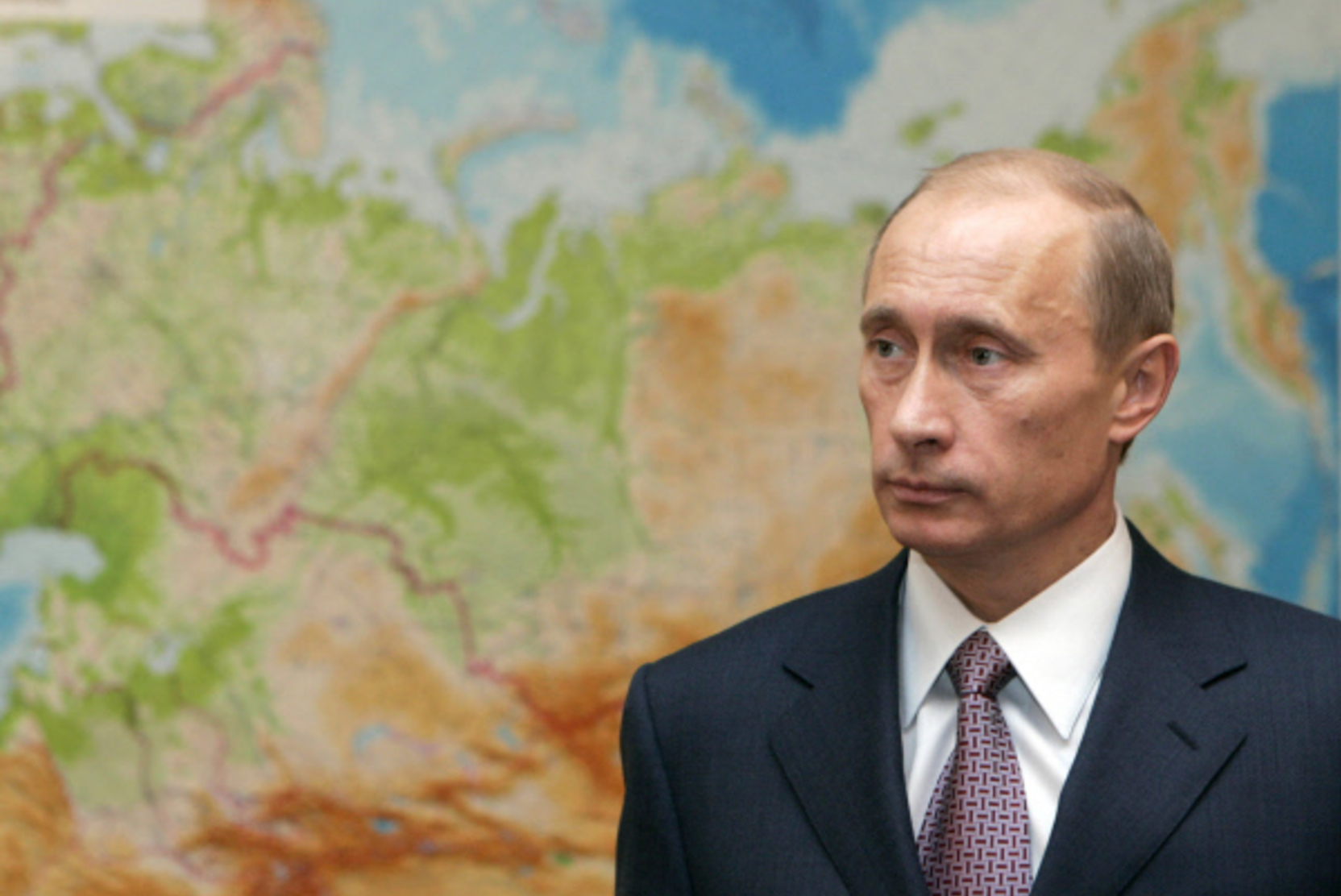 Визитку Путина из 90-х продали за 2 млн рублей