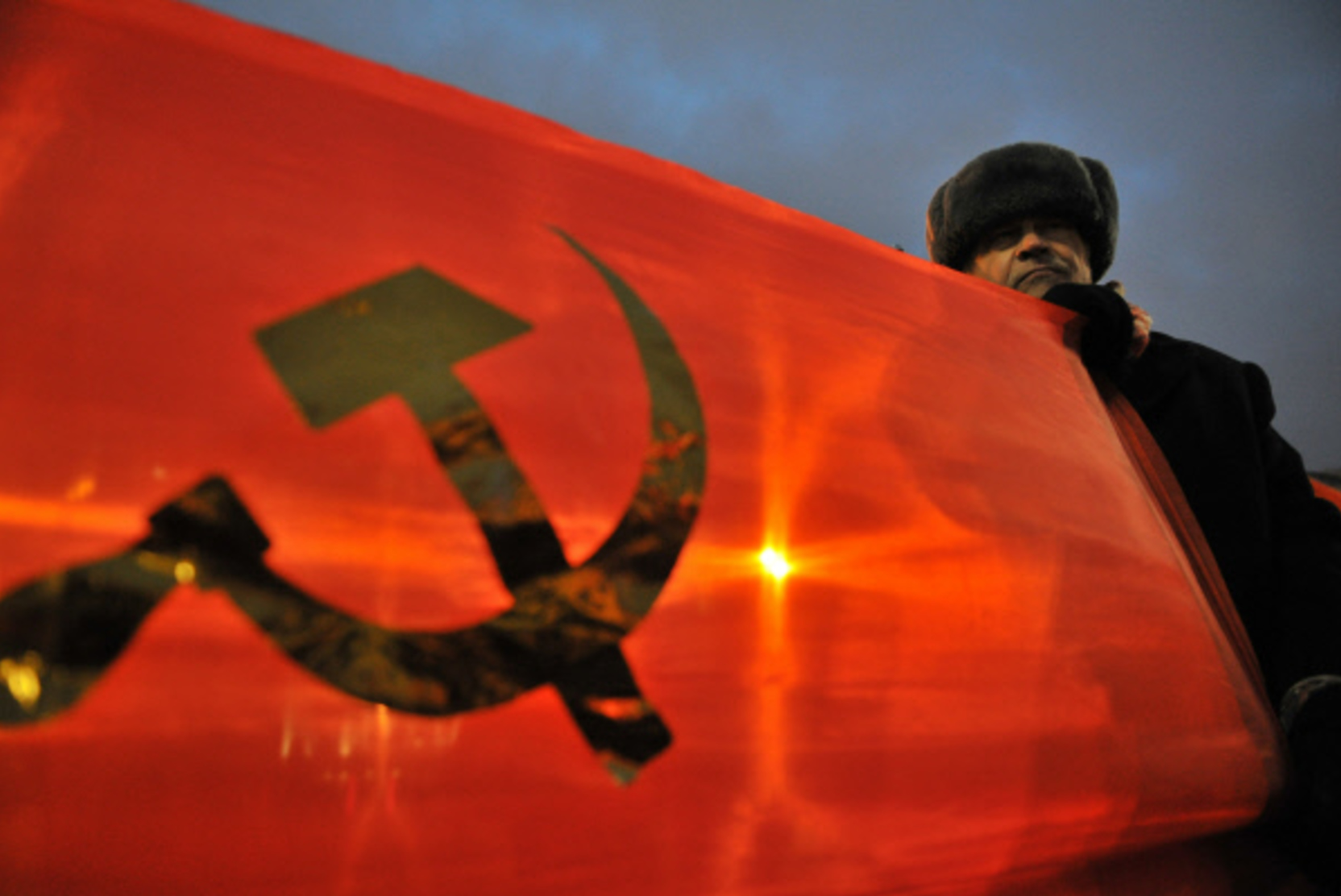 Украинскому подростку грозит наказание за шапку с символикой СССР