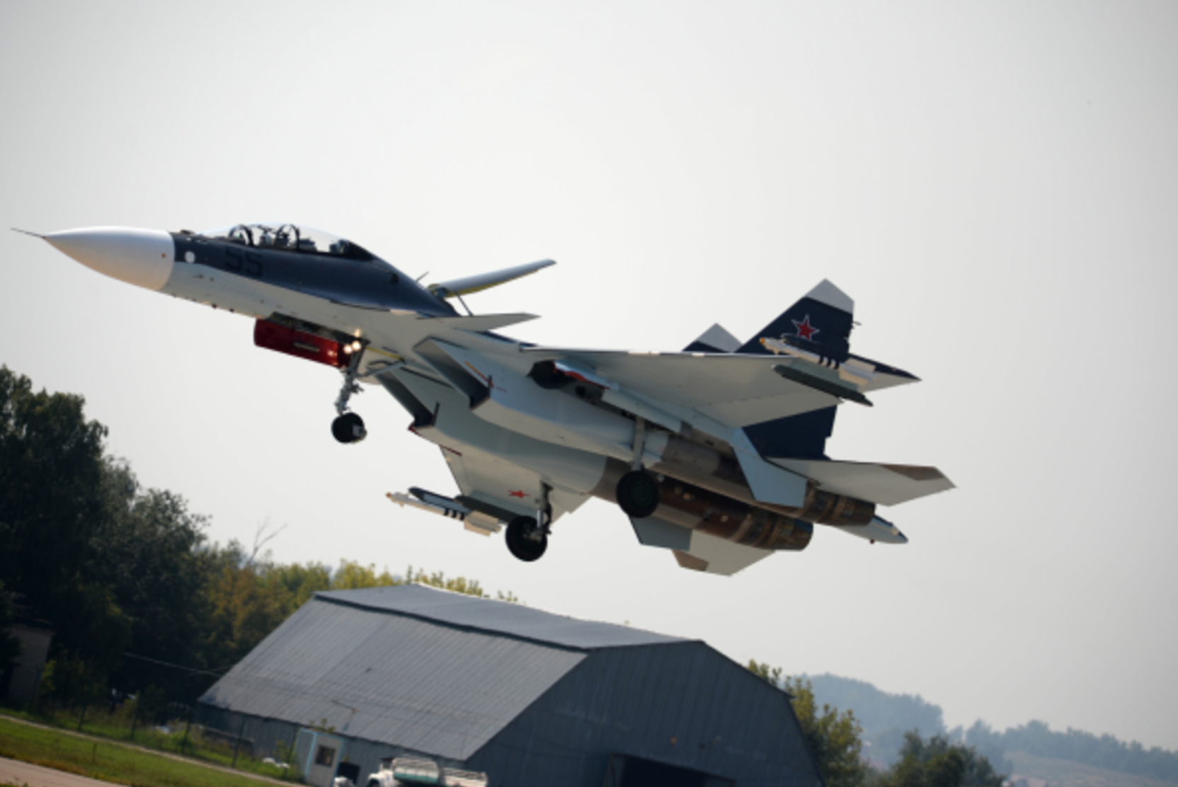 СМИ: Двум военным летчикам пришлось катапультироваться на крымском аэродроме