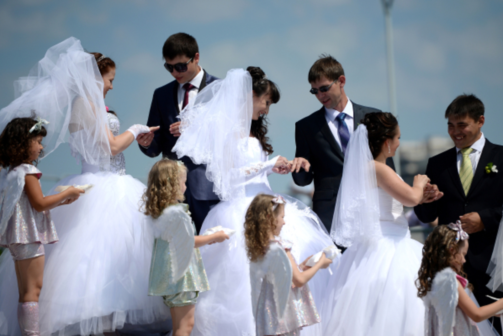 «На церемониях не церемонятся»: Организатор свадеб объяснила «строгие» правила для ЗАГСов