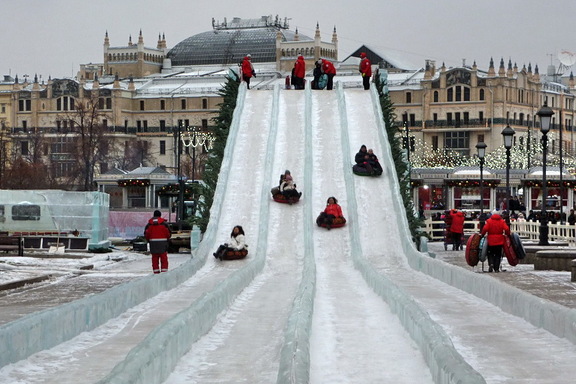 Ледяная горка в центре москвы