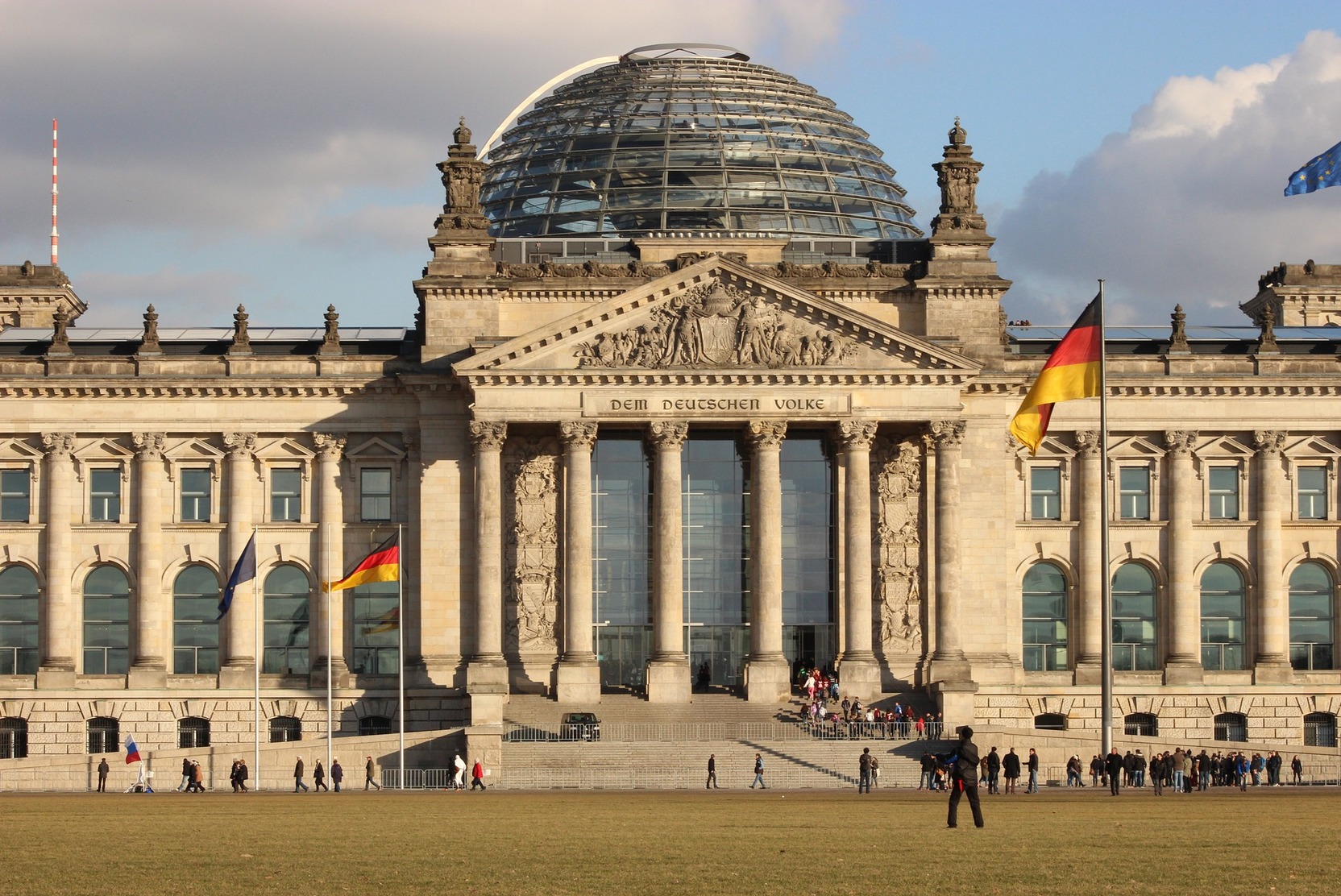 СМИ сообщают об усилении охраны Бундестага на фоне штурма Конгресса США
