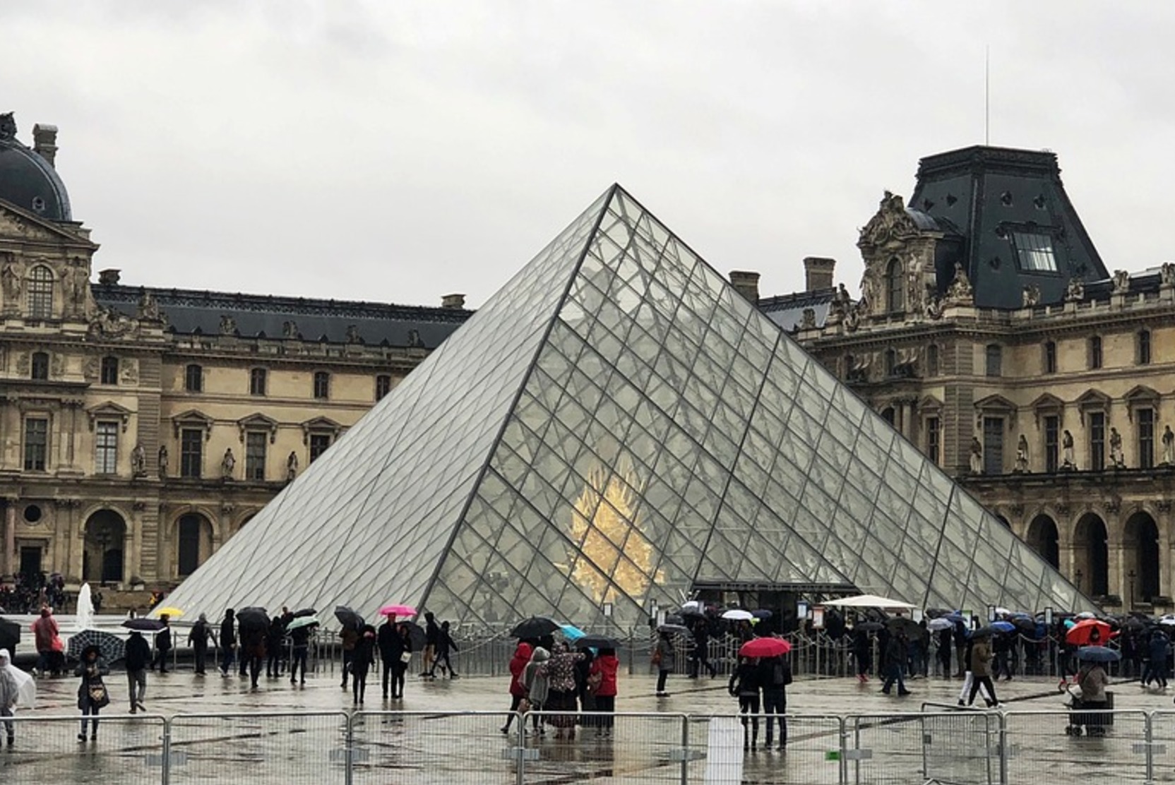 В 2020 году Лувр потерял более 70% посетителей