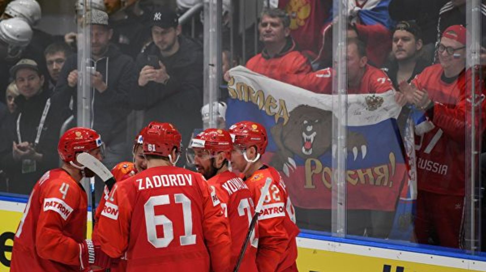 Российские хоккеисты ведут в матче со сборной Швеции