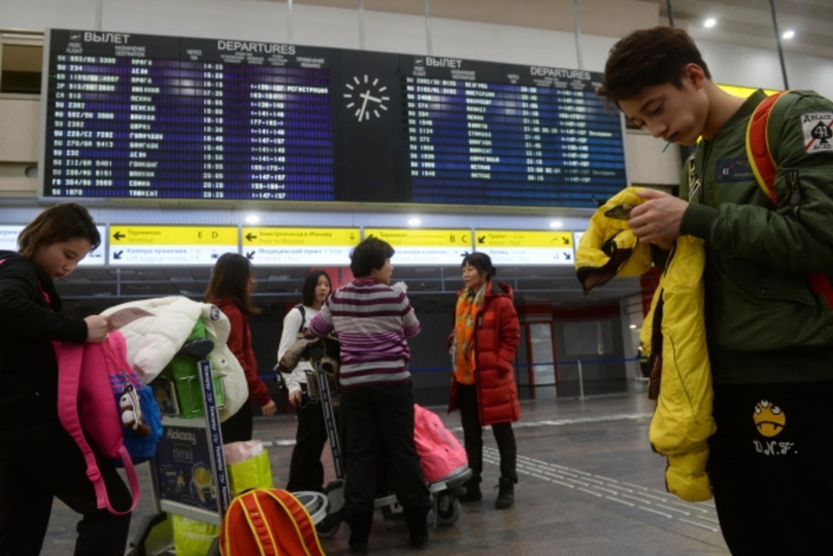 Более 30 рейсов отменили в аэропортах Москвы из-за ливня