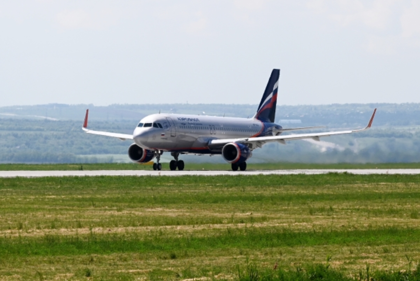 Летевший в Москву самолет вернулся в Оренбург из-за неисправности