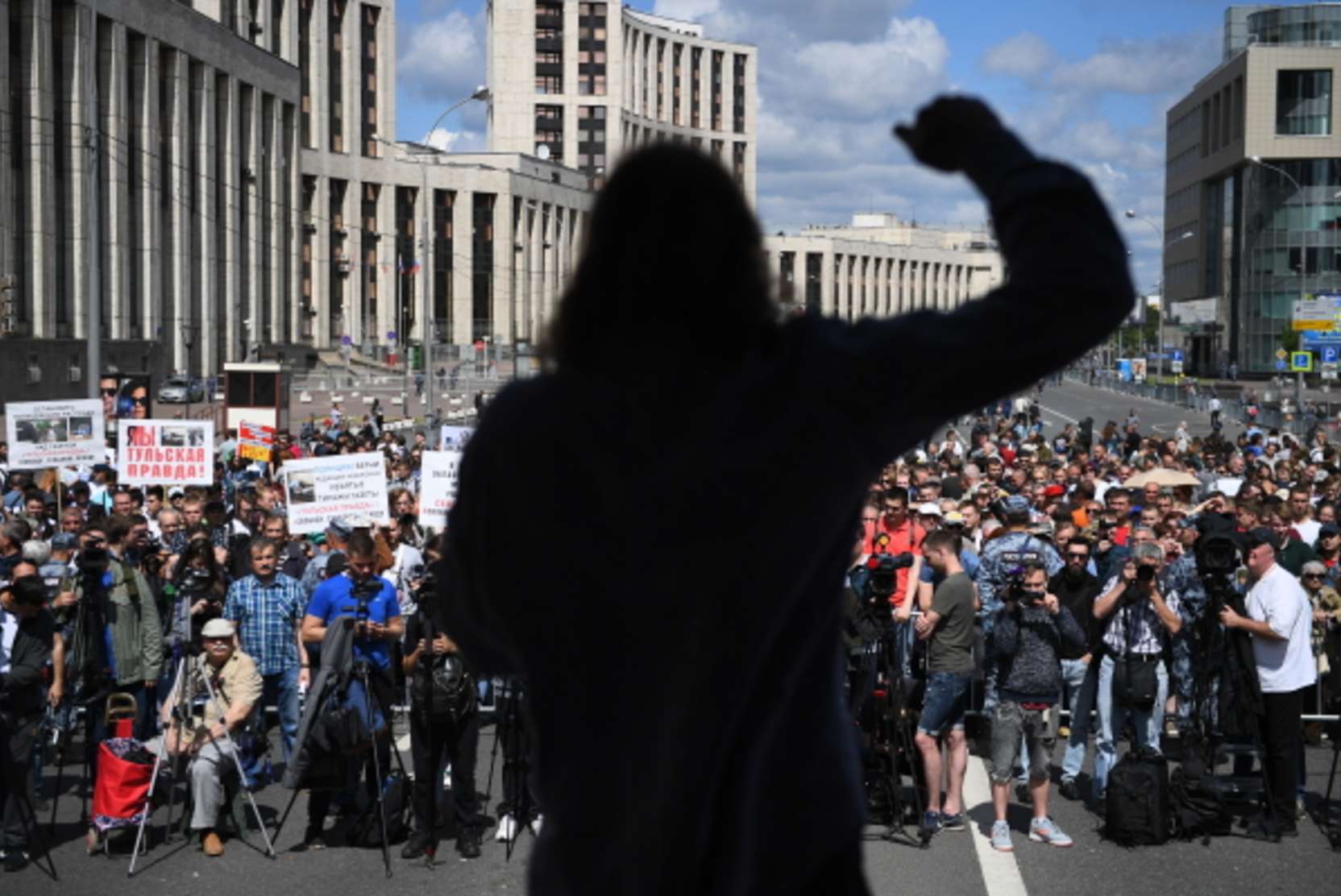 Опрос: Большинство москвичей не поддерживают митинги в Москве