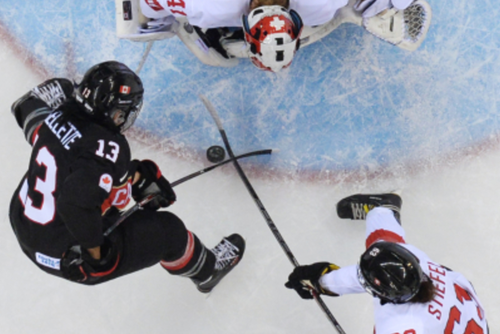 Сборная Канады проиграла третий матч в рамках ЧМ по хоккею