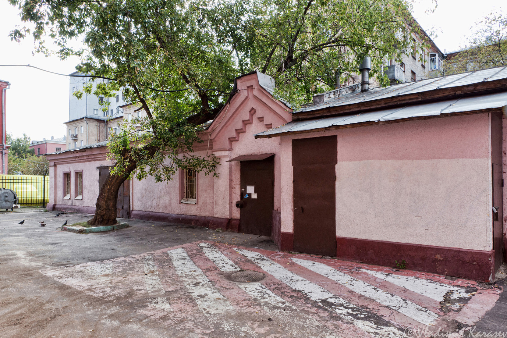 В Москве продадут пять зданий за полцены