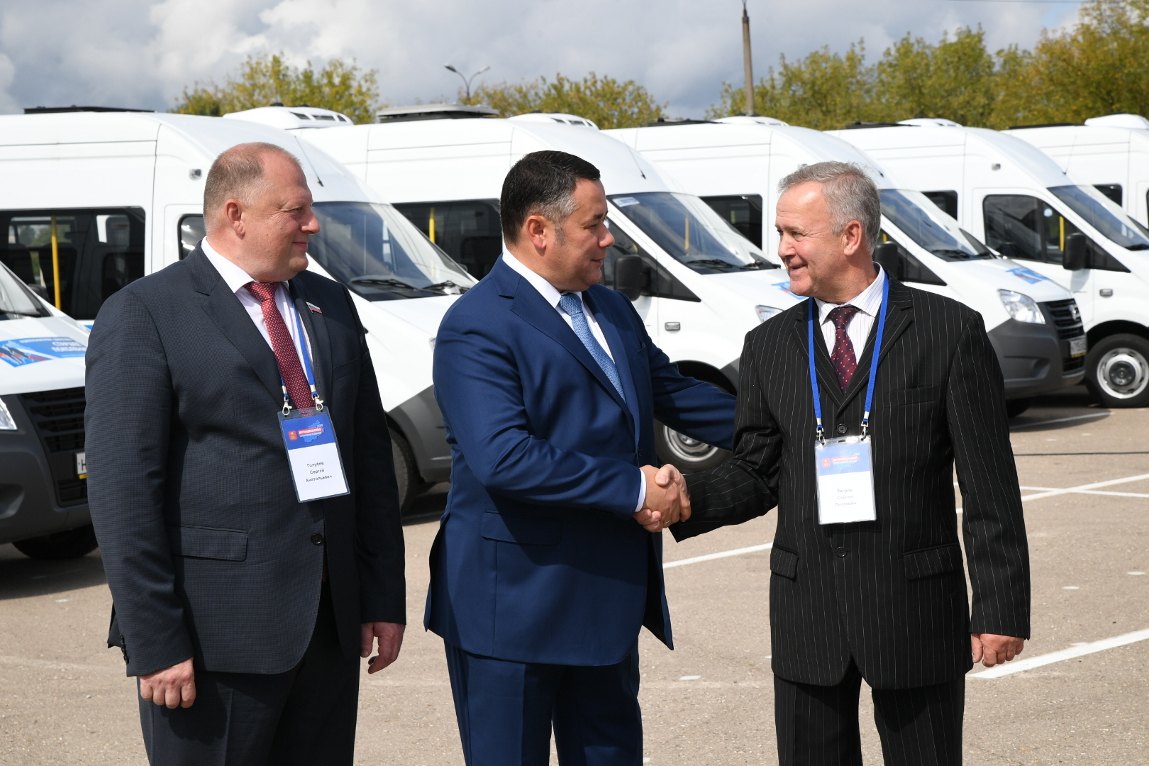 Тверской губернатор Игорь Руденя передал муниципалитетам области новый спецавтотранспорт