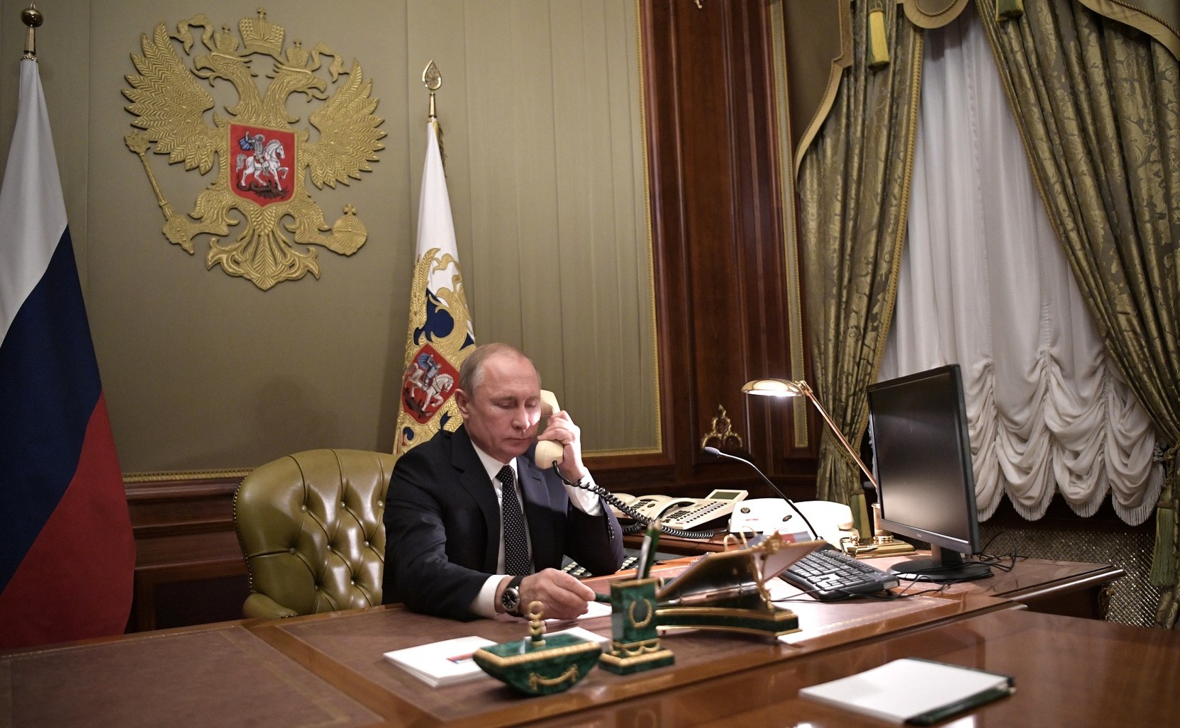 Путин провел телефонные переговоры с президентом ОАЭ