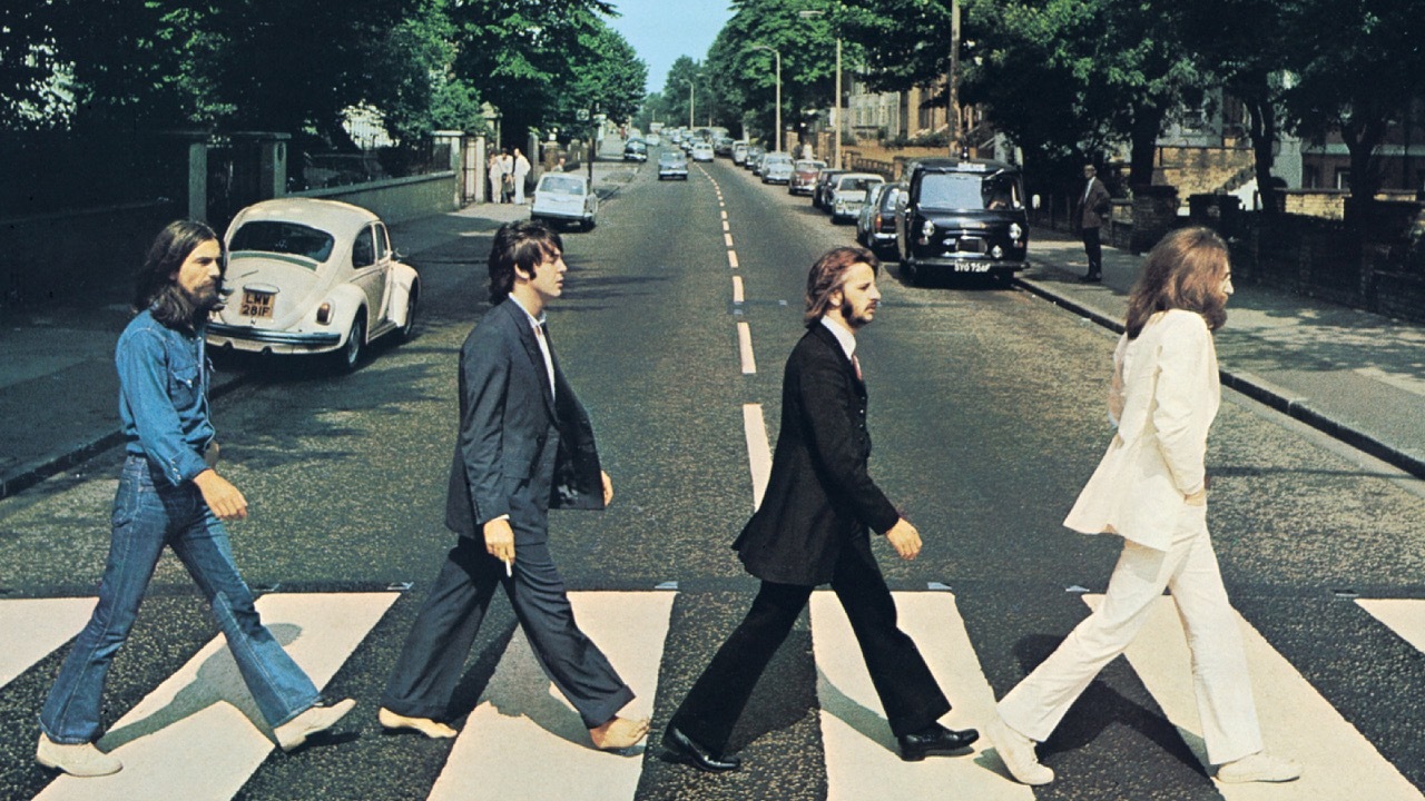 Последняя песня The Beatles возглавила хит-парад Великобритании