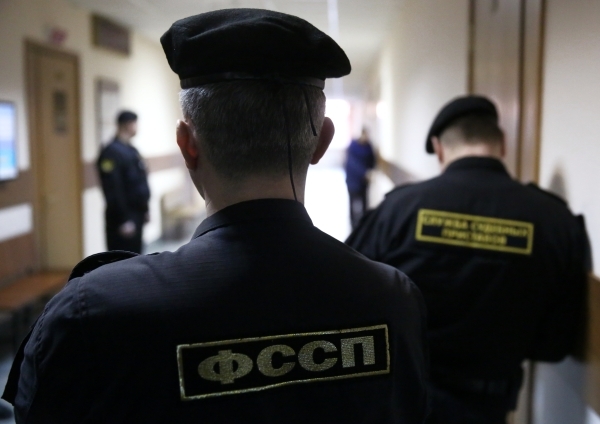 ФССП: Более 7 млн россиян ограничили в выезде из-за долгов