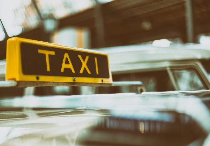 Приложения такси в Москве сообщили о нехватке водителей