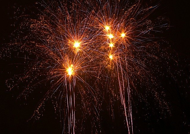 В МЧС заявили, что ограничений на запуск фейерверков на Новый год нет