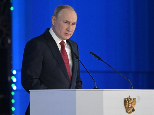Путин поручил обеспечить младшеклассников бесплатным питанием