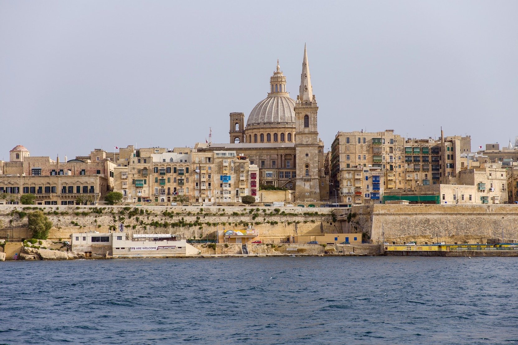 Мальта закроет границы для непривитых от COVID-19
