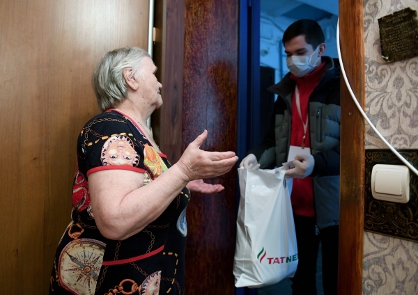 Пожилые жители Подмосковья получат наборы продуктов и по 3 тыс. рублей
