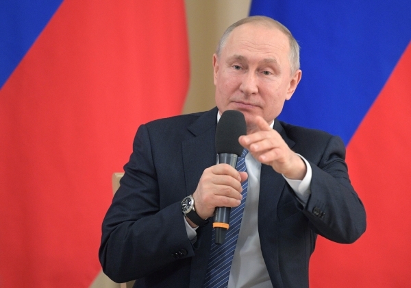 Путин пошутил о пропавшем Михельсоне и штативе на совещании по нефти и газу