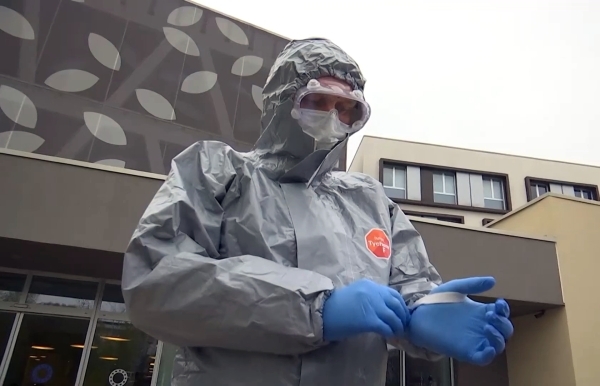 Восемь человек с коронавирусом скончались за сутки в России