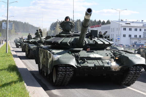 Танк Т-26 загорелся во время репетиции парада Победы в Уфе 