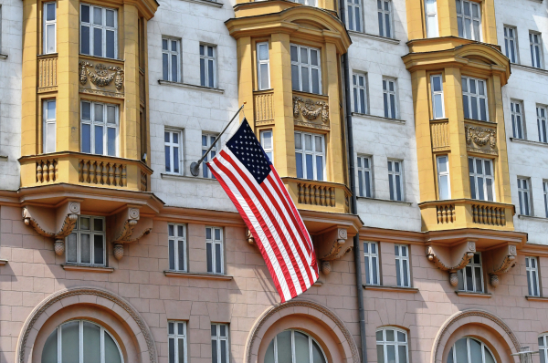 В посольстве США в Москве с 1 августа останутся 120 сотрудников