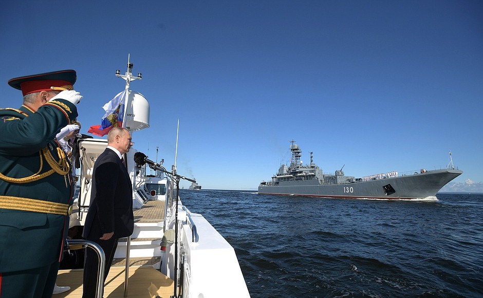 Песков заявил, что Путин примет участие праздновании Дня ВМФ в Петербурге