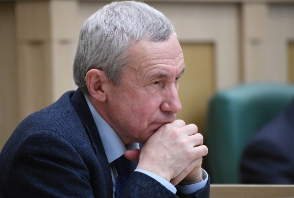 Сенатор приравнял покинувших Россию после начала СВО граждан к иноагентам