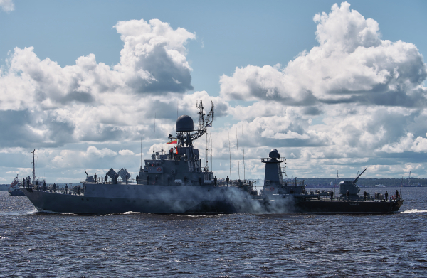 Российский фрегат, столкнувшийся с рефрижератором, не включил идентификационную систему