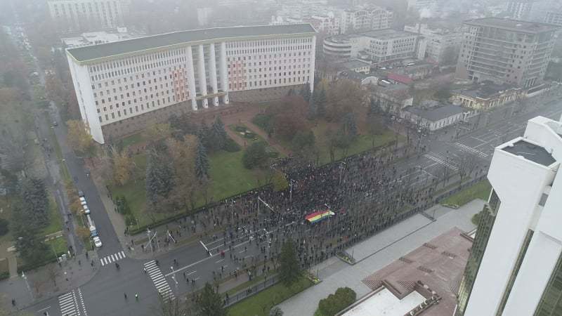 На митинге оппозиции в Кишиневе требуют отставки властей