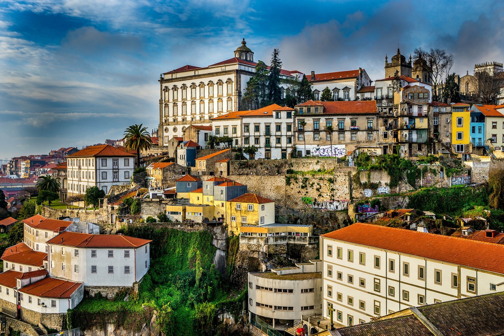 Португалия высылает 10 сотрудников посольства РФ