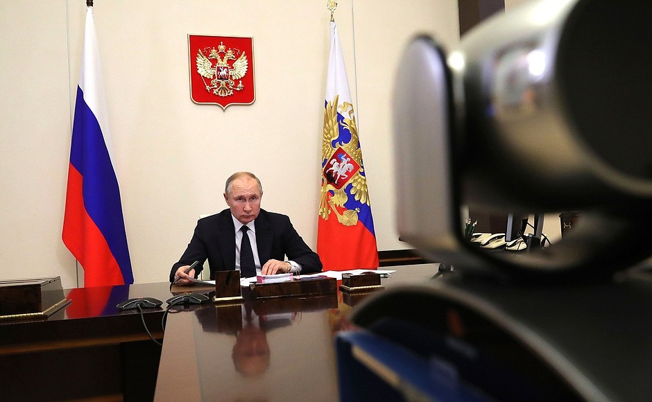 Путин подписал закон о блокировке мобильной связи в местах заключения