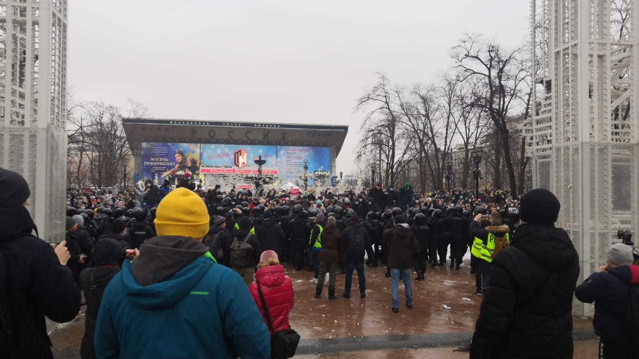 В «ОВД-Инфо» заявили о 1000 задержанных на протестных акциях в среду
