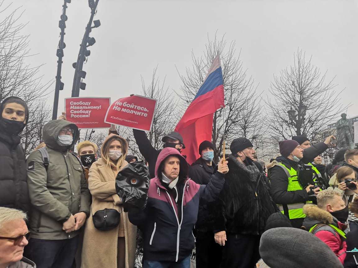 В Москве из-за повреждения машины ФСБ на несогласованной акции возбудили дело 