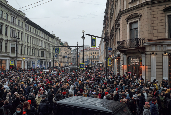 В Петербурге проходит несанкционированный митинг в поддержку Навального