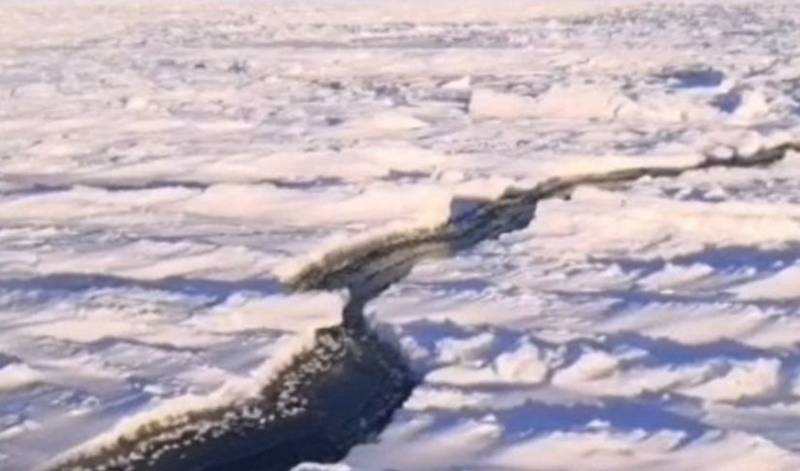 В Сахалинской области спасли больше 40 рыбаков с оторвавшейся льдины
